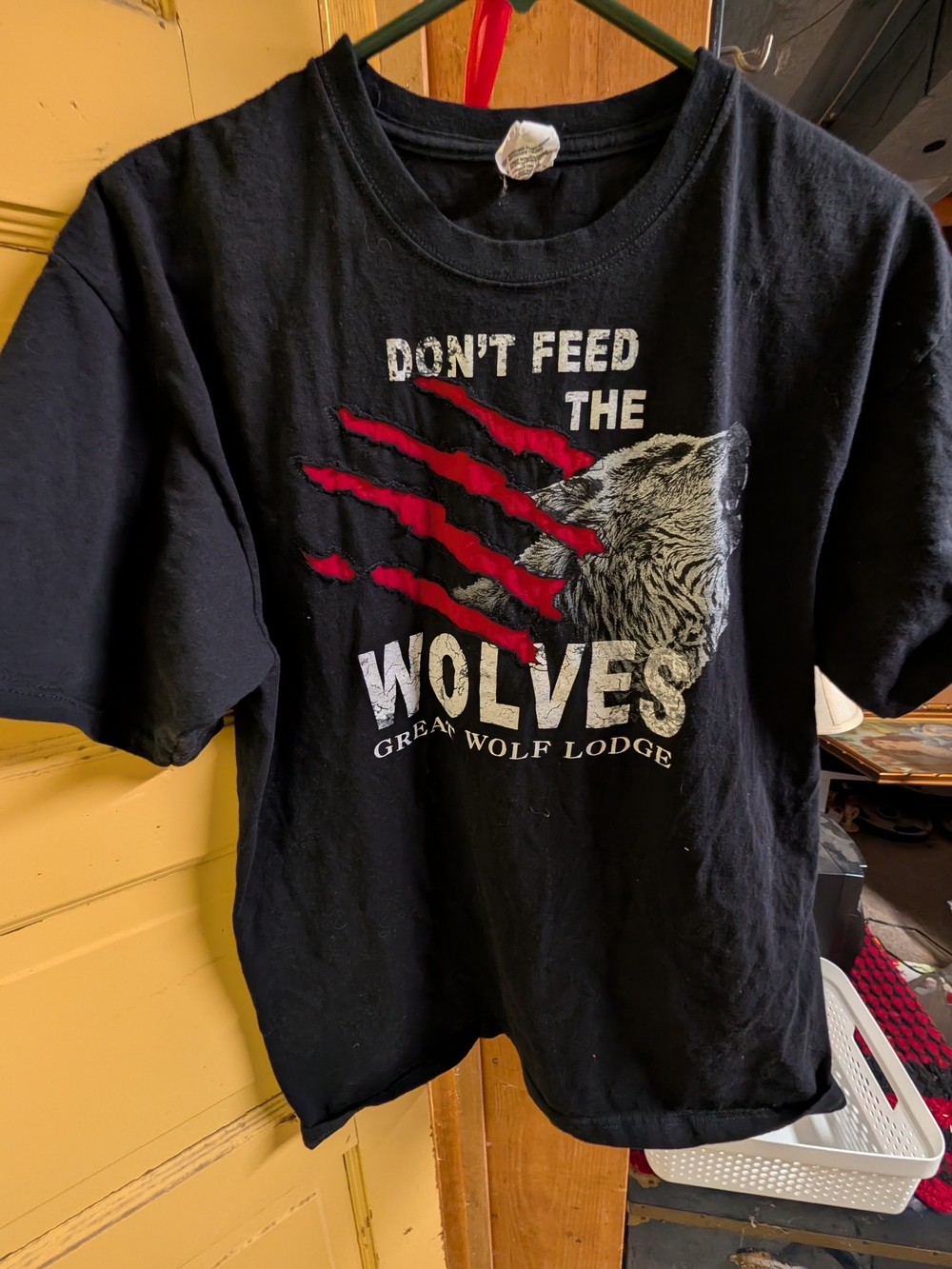 Black Great Wolf Lodge 'Don't Feed the Wolves' Graphic Tee